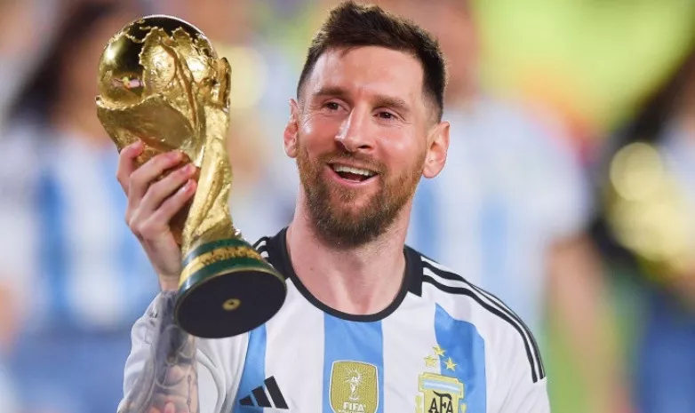 Lionel Messi-nin matçın sonlarına yaxın vurduğu uzaq məsafəli zərbə